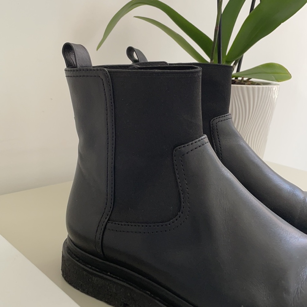 Vince Black Chelsea Boots - Picture 3 of 6